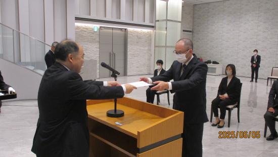 R7_介護アンバサダー委嘱状交付