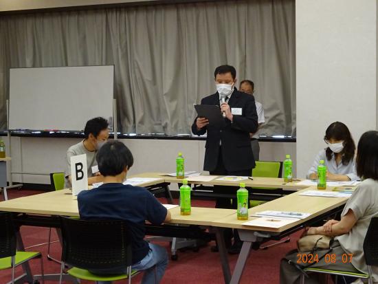 中途採用職員研修会意見交換会の様子2