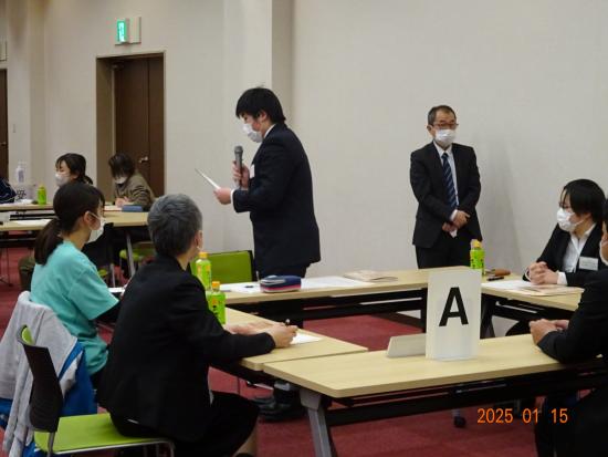 1年目研修会2意見交換会の様子1