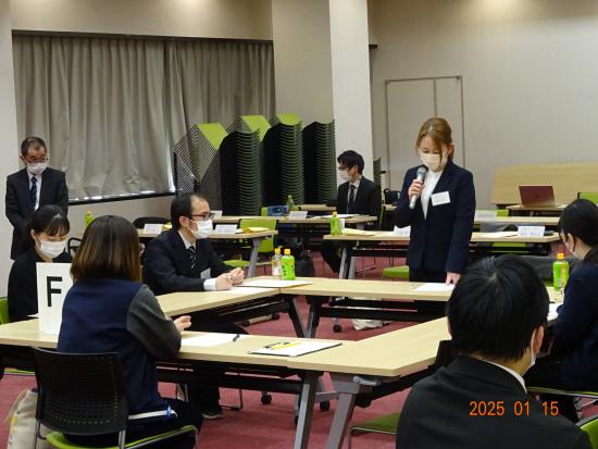 1年目研修会2意見交換会の様子2