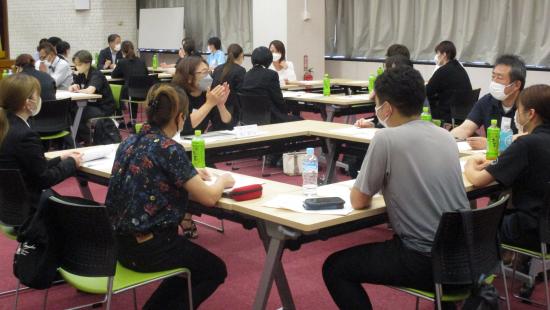 2年目研修会_意見交換会の様子1