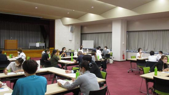 3年目研修_意見交換会の様子(2)