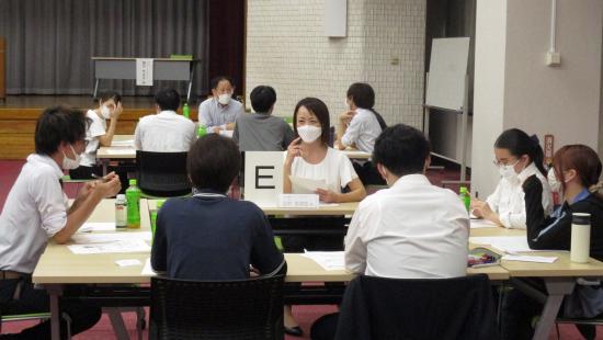 3年目研修_意見交換会の様子(1)