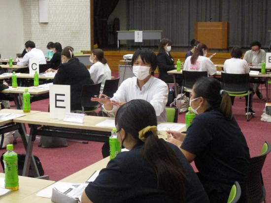 意見交換会の様子1_新入介護職員研修会1