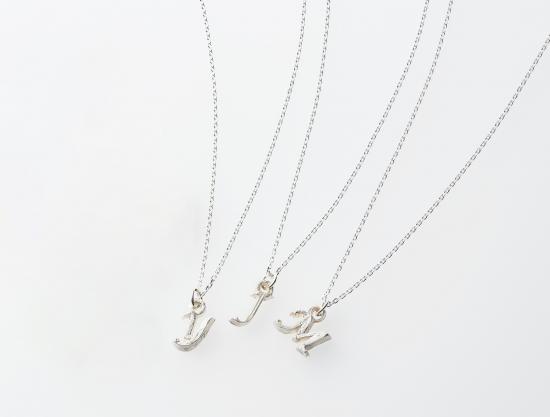 アートクレイ イニシャルペンダント
