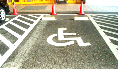 障害者用駐車スペース2