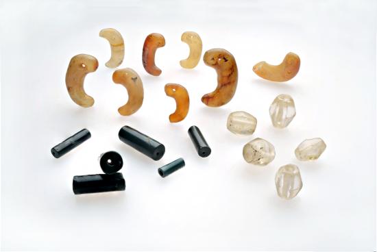 画像：姥塚2号噴出土・装身具