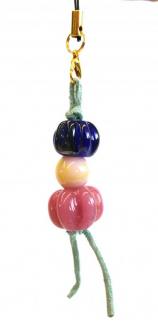 画像：トンボ玉ストラップの製作例