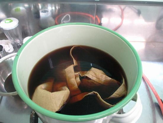 画像：染色の様子