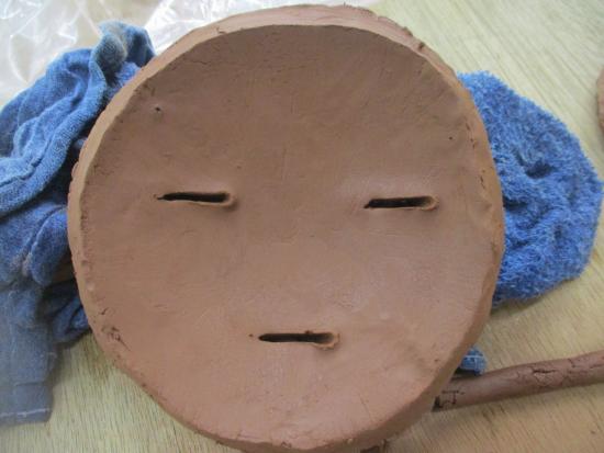 画像：穴をあけた土面の裏面