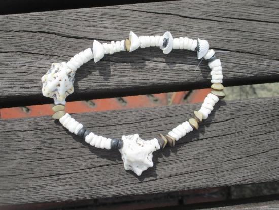 画像：貝殻アクセサリーの制作例