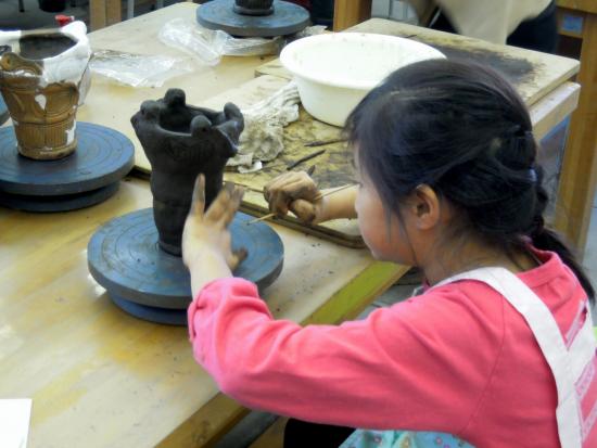 画像：縄文土器作りの様子