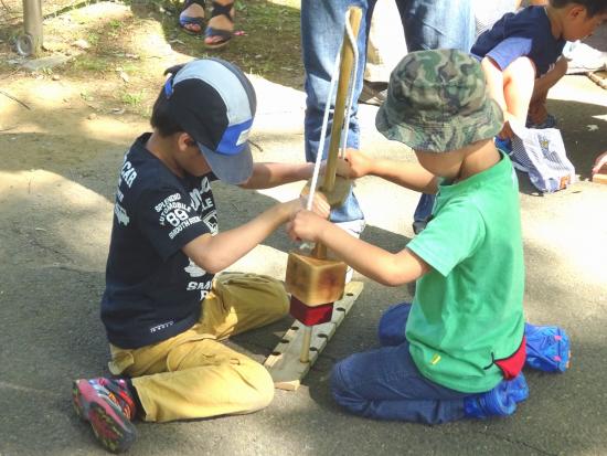 画像:火おこし体験の様子