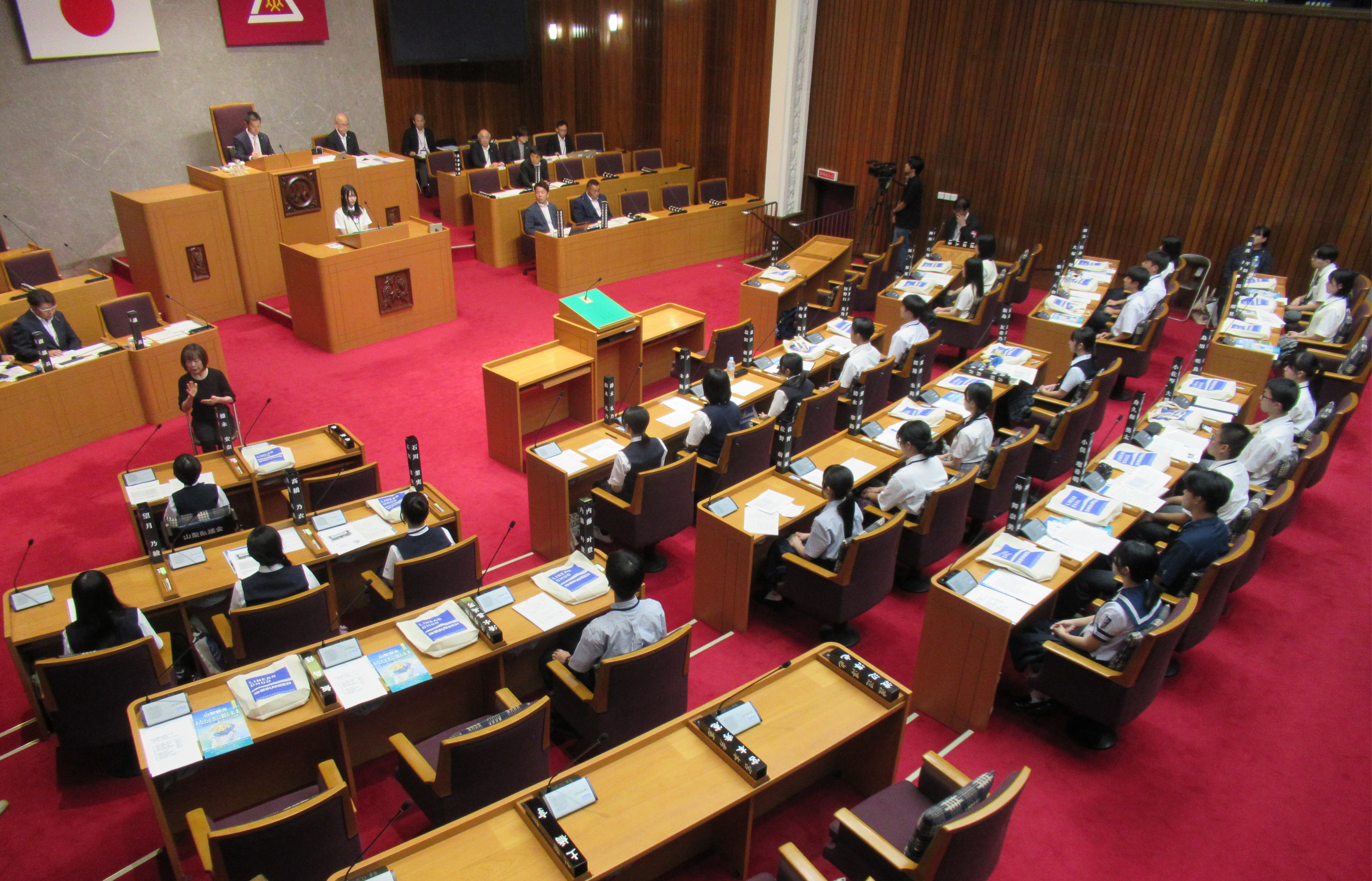 R80731高校生議会議場拡大