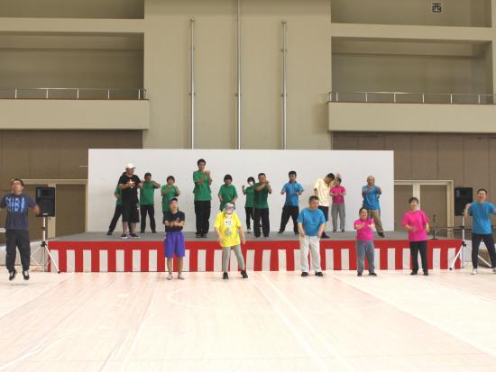 ラストパフォーマンスのダンスの様子写真
