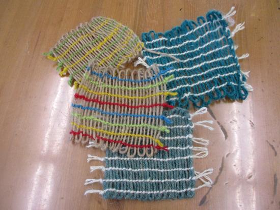 画像：アンギン編みのコースターの製作例