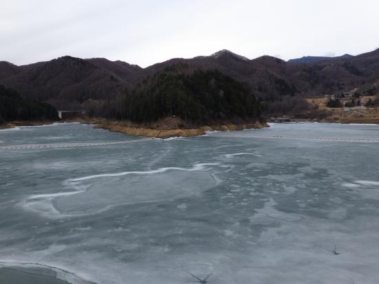 ダム（堤体）上流2月27日の写真