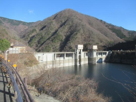 令和7年12月9日の深城ダム1