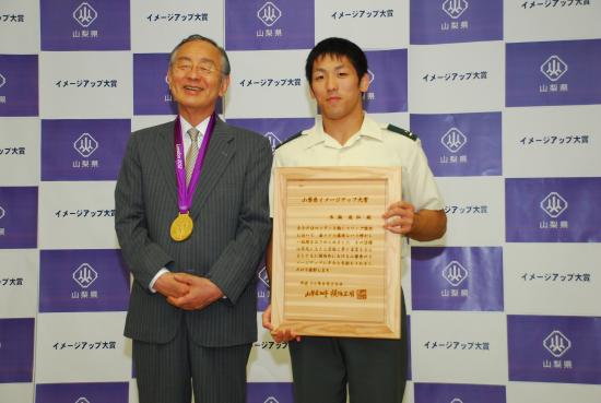 ロンドン五輪で、レスリング男子フリースタイル66キロ級で、金メダルを獲得した米満達弘選手