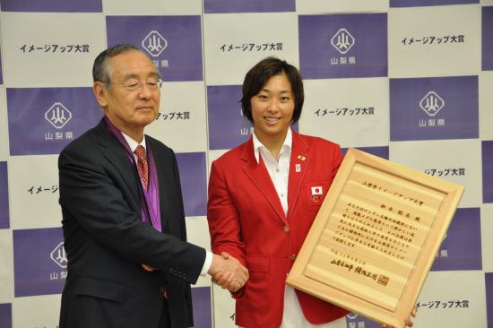 ロンドン五輪において、競泳女子で3つのメダルを獲得した鈴木聡美選手