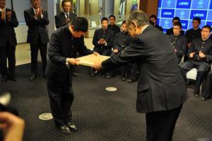 表彰状授与の写真